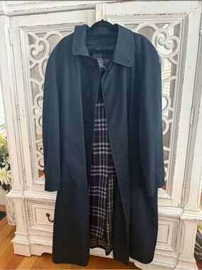 Burberry Men’s Navy Trench Coat with Plaid Lining